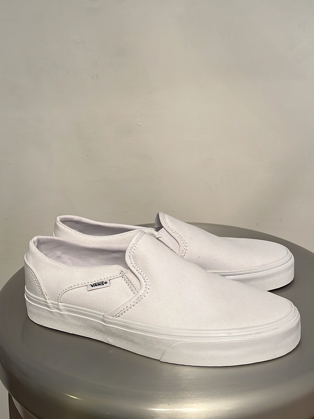 Vans Classic Slip-On White Canvas Sneakers Women’s Size 8 New Without Box
